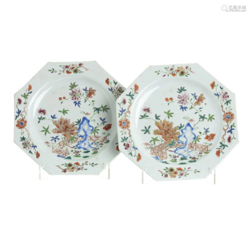 Pair of octagonal plates in Chinese porcelain, Qianlong