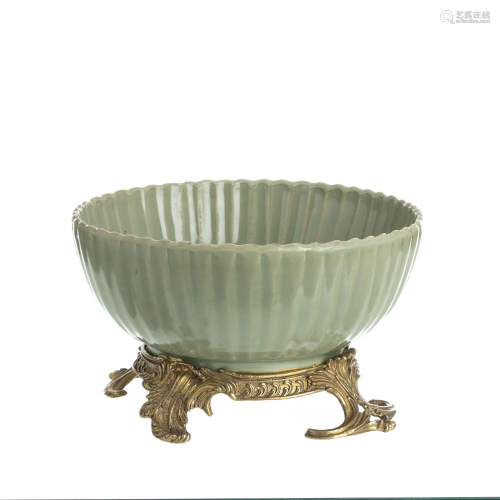 Chinese ceramic celadon bowl