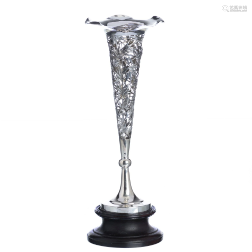 ZEE WO - Chinese silver trumpet vase