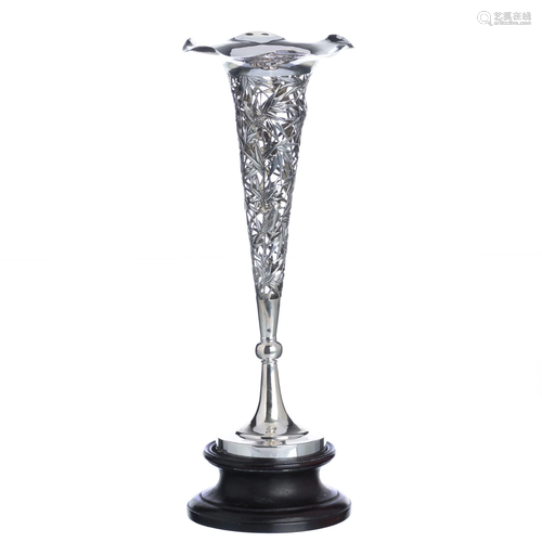 ZEE WO - Chinese silver trumpet vase