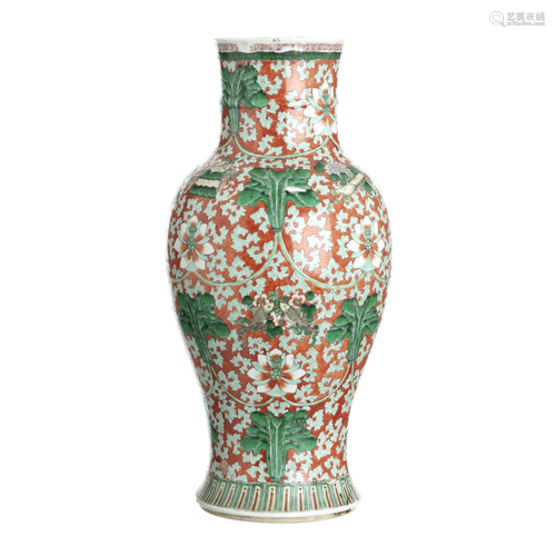 Chinese porcelain famille verte Yu vase