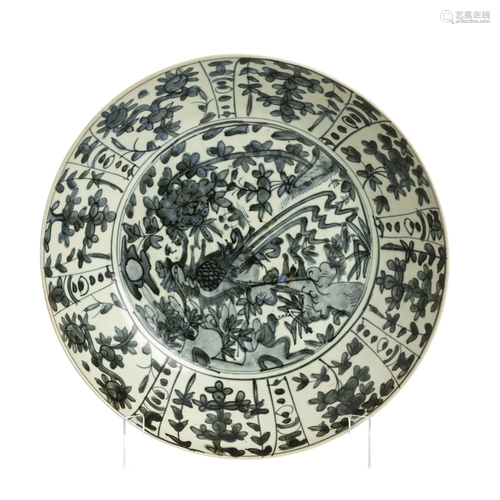 Large ceramic plate Swatow, Ming