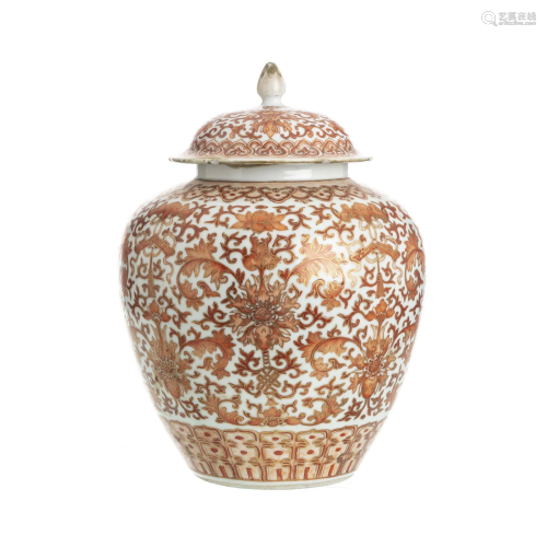 Chinese porcelain lotus pot and lid, Guangxu
