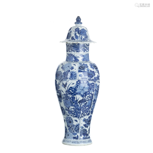 Chinese porcelain pot with lid, Kangxi