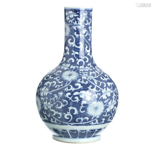 Chinese porcelain lotus scroll vase, Tongzhi