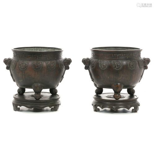 Pair of Chinese bronze censers, 19th