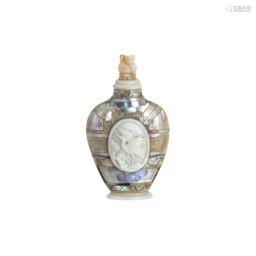 Chinese mother of pearl snuff bottle