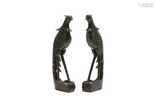 A PAIR OF CHINESE SPINACH-GREEN JADE 'BIRD' CARVINGS.