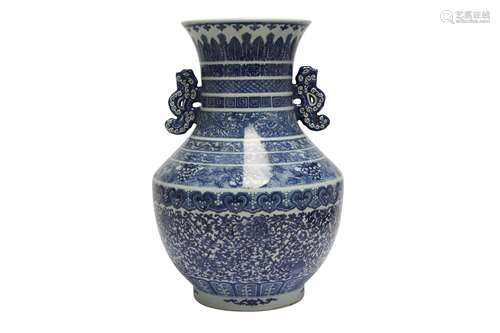 A CHINESE BLUE AND WHITE 'BAJIXIANG' VASE.