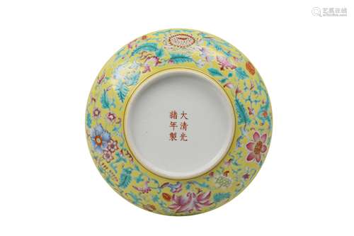 A CHINESE FAMILLE ROSE YELLOW-GROUND DISH.