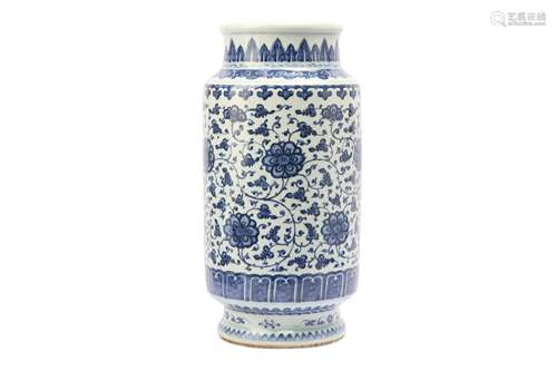 A LARGE CHINESE BLUE AND WHITE 'BLOSSOMS' LANTERN VASE.