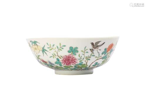 A CHINESE FAMILLE ROSE 'MAGPIES AND BLOSSOMS' BOWL.