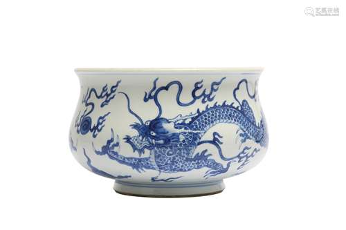 A CHINESE BLUE AND WHITE 'DRAGON' INCENSE BURNER.