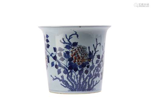 A CHINESE BLUE AND WHITE AND UNDERGLAZE RED JARDINIERE.