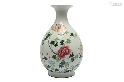 A CHINESE FAMILLE ROSE 'BLOSSOMS' BOTTLE VASE.