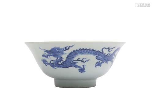 A CHINESE BLUE AND WHITE 'DRAGON' BOWL.