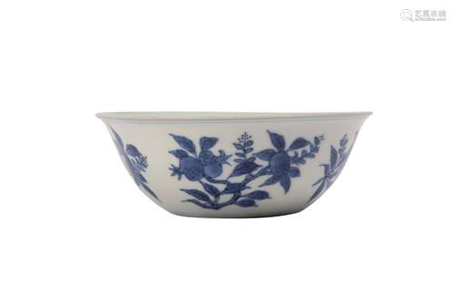 A CHINESE BLUE AND WHITE TEA BOWL.