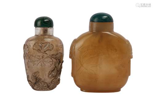 TWO CHINESE HARDSTONE SNUFF BOTTLES.