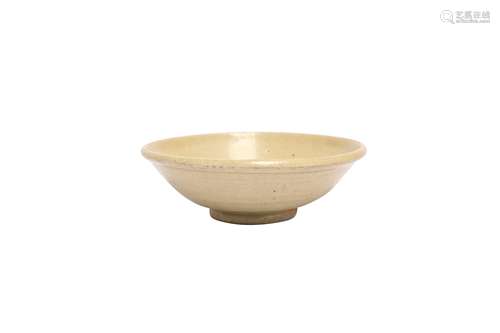 A CHINESE WHITE-GLAZED BOWL.