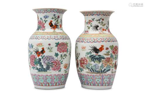 A PAIR OF CHINESE FAMILLE ROSE 'COCKERELS' VASES.