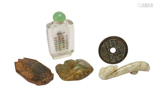 A SMALL GROUP OF CHINESE ITEMS.