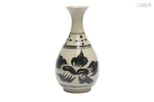 A CHINESE BOTTLE VASE.