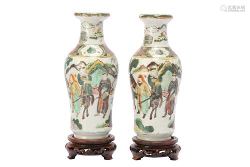 A PAIR OF CHIENSE FAMILLE VERTE BALUSTER VASES.