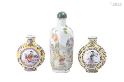 THREE CHINESE FAMILLE ROSE SNUFF BOTTLES.