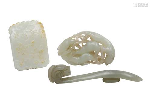 THREE CHINESE WHITE JADE CARVINGS.