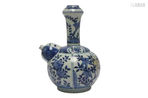 A CHINESE BLUE AND WHITE KRAAK PORCELAIN 'BLOSSOMS' KENDI.