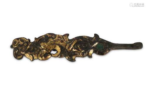 A CHINESE GILT BRONZE 'CHILONG' BELT BUCKLE.