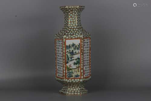 Vase de forme hexagonal en porcelaine de la chine Famille Ro...