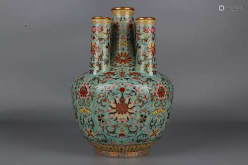 Vase en porcelaine turqoise, marque sceau Qian Long