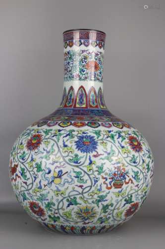 Vase en porcelaine de la famille rose( Fencai)