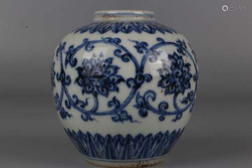 Pot en porcelaine bleu lanc marque sceau  Xuan De