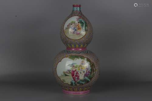 Vase de forme double gourde en porcelaine de la Famille Rose...