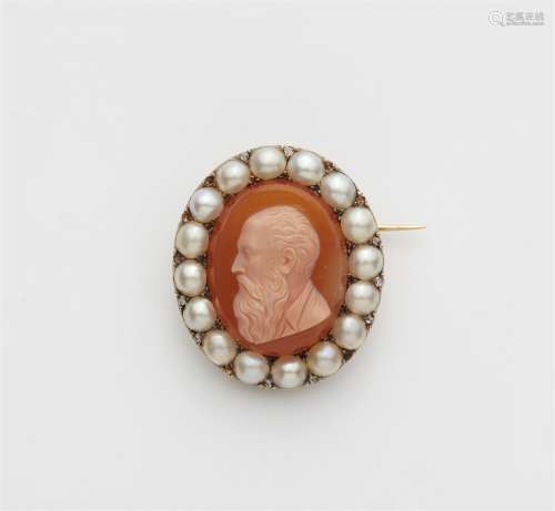 An 18k gold agate cameo and pearl brooch