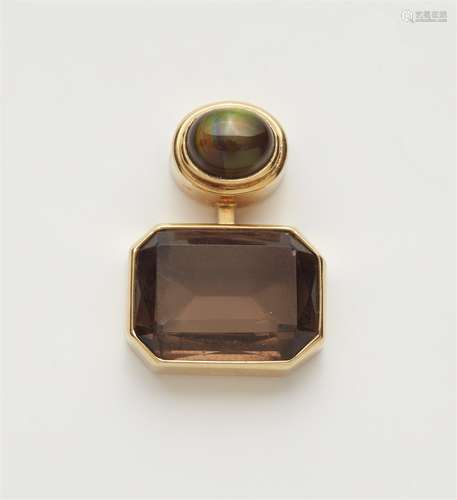 An 18k gold gemstone pendant