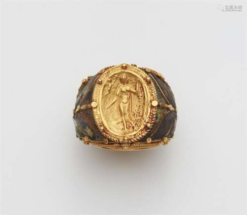 A 22k gold Historicist ring with Roman glass mosaic
