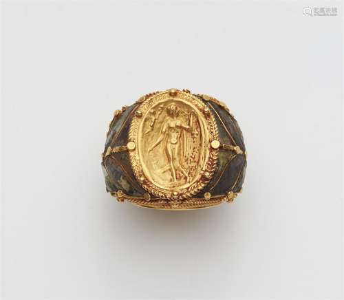 A 22k gold Historicist ring with Roman glass mosaic