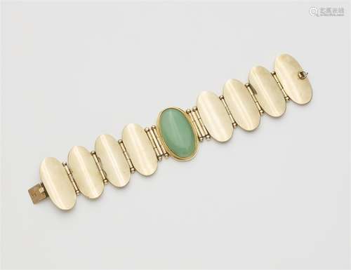 A 14k gold chrysoprase bracelet