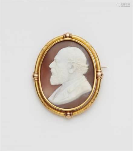 A 14k gold brooch with a sardonyx cameo