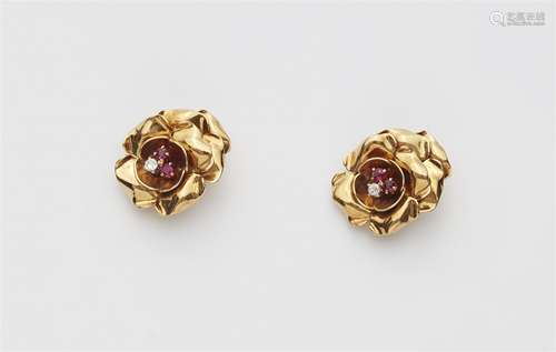 A pair of 14k gold retro style earrings