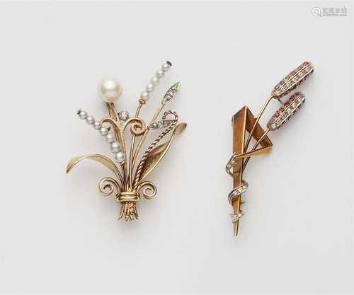 Two gold retro style brooches