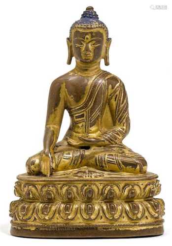 A FINE GILT COPPER ALLOY FIGURE OF BUDDHA WITH A VAJRA.