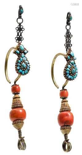 A MAGNIFICENT PAIR OF EAR PENDANTS.