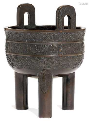 A FINE BRONZE TRIPOD CENSER.