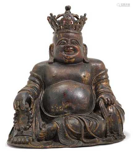 A BRONZE FIGURE OF THE SEATED CROWNED BUDAI.