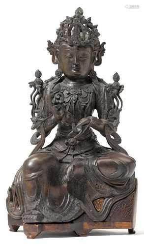 AN ELABORATE SEATED FIGURE OF GUANYIN.