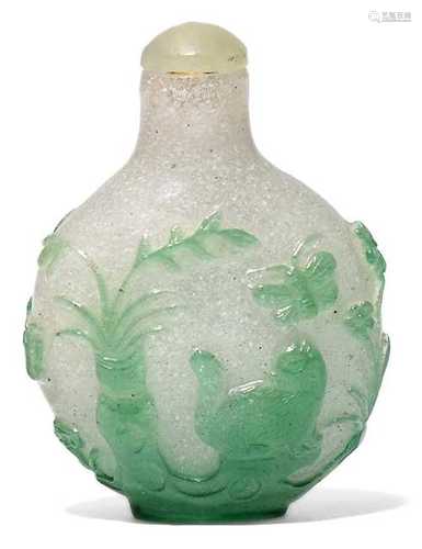 A GREEN-OVERLAY ‘SNOWFLAKE’ GLASS BOTTLE.